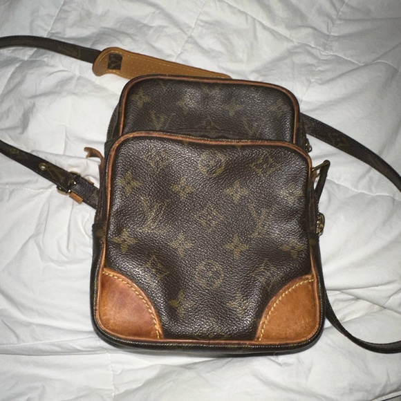 AUTHENTIC VINTAGE LOUIS VUITTON CROSSBODY - Picture 6 of 12